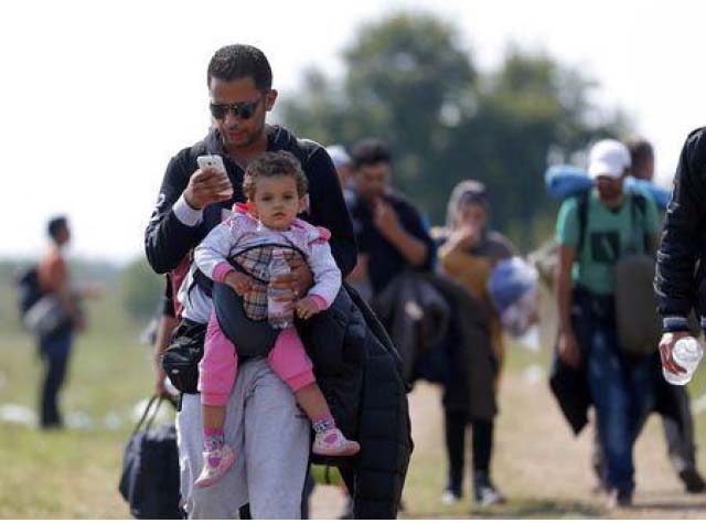Thousands more Migrants on  their Way into Austria: Police