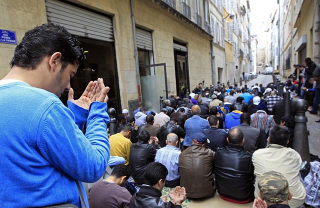 Being Muslim – a Challenge  in U.S. and France 