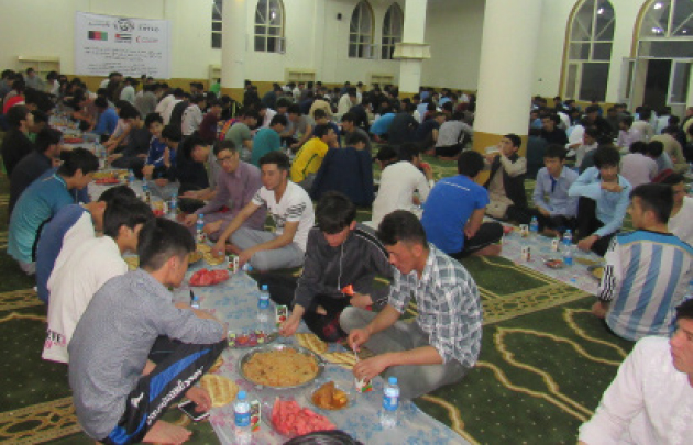 In conjunction with Zayed year, the UAE Red Crescent Authority holds Ramadan  banquet for 400 fasting people in the province of Kabul, Islamic Republi