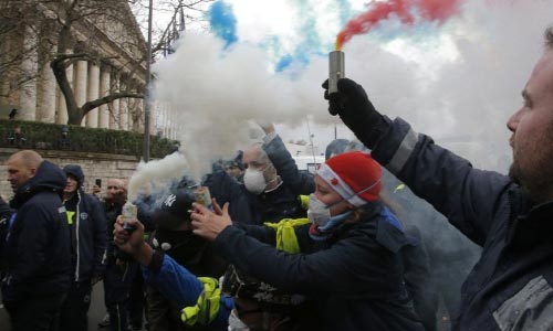 France to Announce Suspension of Fuel Tax Hikes That Provoked Riots, Media Says