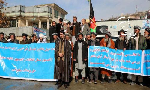 Protesting  Candidates Close  IECC Office in Kabul