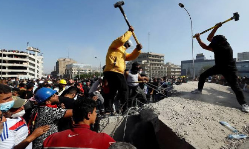 Protesters Retake Part of Bridge in Central Baghdad