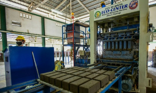 Filipinos Turn Volcano’s Ash,  Plastic Trash into Bricks