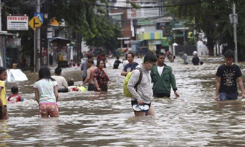 Thousands Caught in Floods in Indonesia’s  Sinking Capital