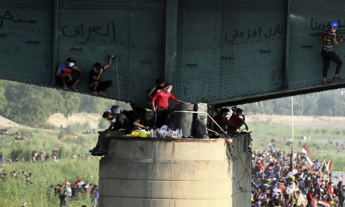 Iraqis Defy Crackdown to Hold  Biggest Protests Yet