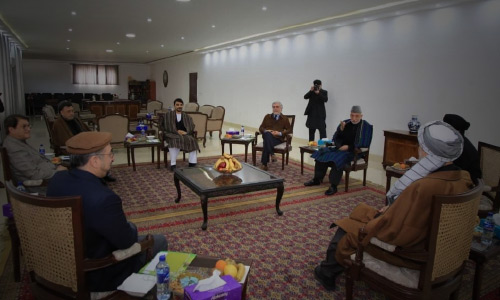 Abdullah Meets Politicians in  Midst of Election Dispute