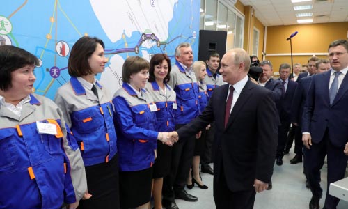 Putin, in Crimea for Annexation Anniversary,  Launches Power Stations