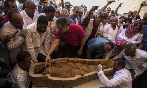 Egypt Reveals Mummies in Newly  Discovered Ancient Coffins