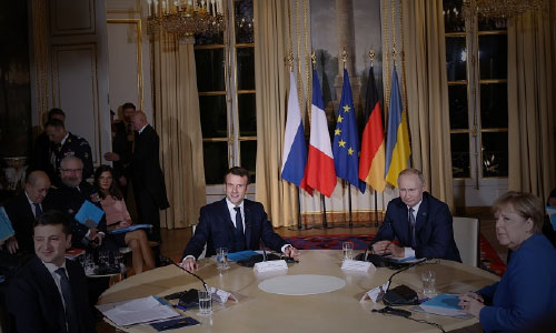 Zelensky, Putin Discuss Donbass  Ceasefire by Telephone