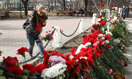 People Bring Flowers & Toys to Commemorate  Superjet-100 Crash-Landing Victims