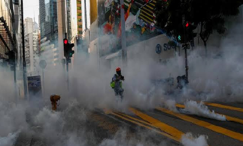 Downtown Hong Kong Becomes  Battleground as Night Falls