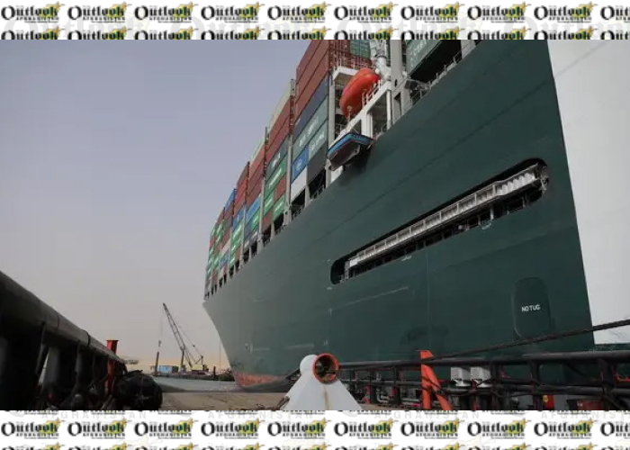 Tugs, Dredgers Continuing Efforts to Free Ship Stranded in Suez Canal: Authority