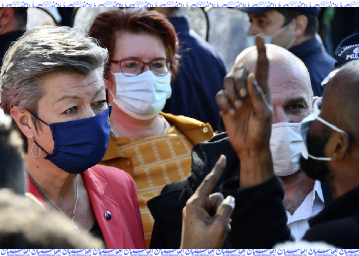 EU commissioner visits refugee facilities on Greek islands