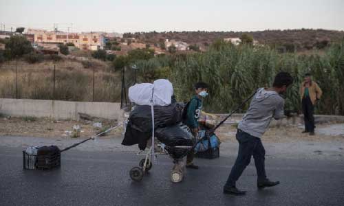 Thousands sleep in open after Greek refugee camp burns down
