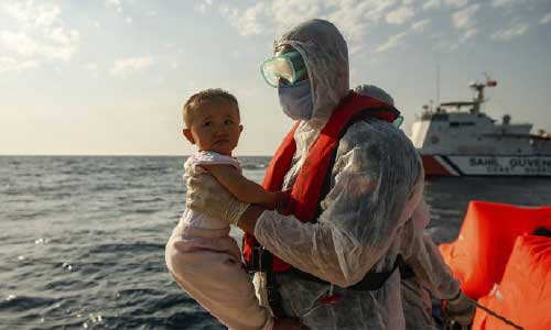 Migrants accuse Greece of pushing them  back out to sea