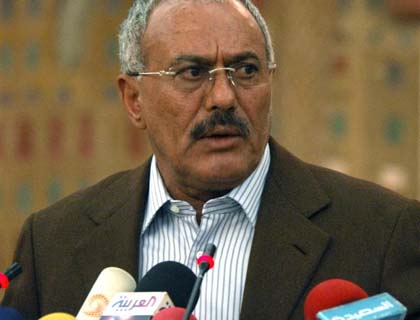 Saleh Calls for Early  Election as Yemenis Protest