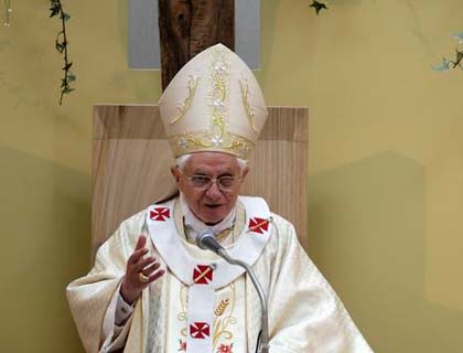 In Easter Message, Pope Urges Diplomacy in Libya