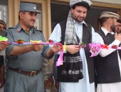 Governor Blasts Project Contractors for Corruption