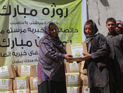 Etisalat Distributes Food Items in Ramadan