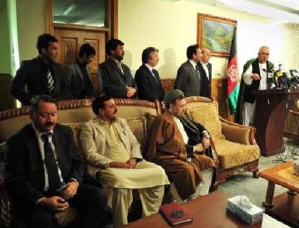 Dostum to Welcome Molla Omar, Haqani with Flowers if they Renounce Violence